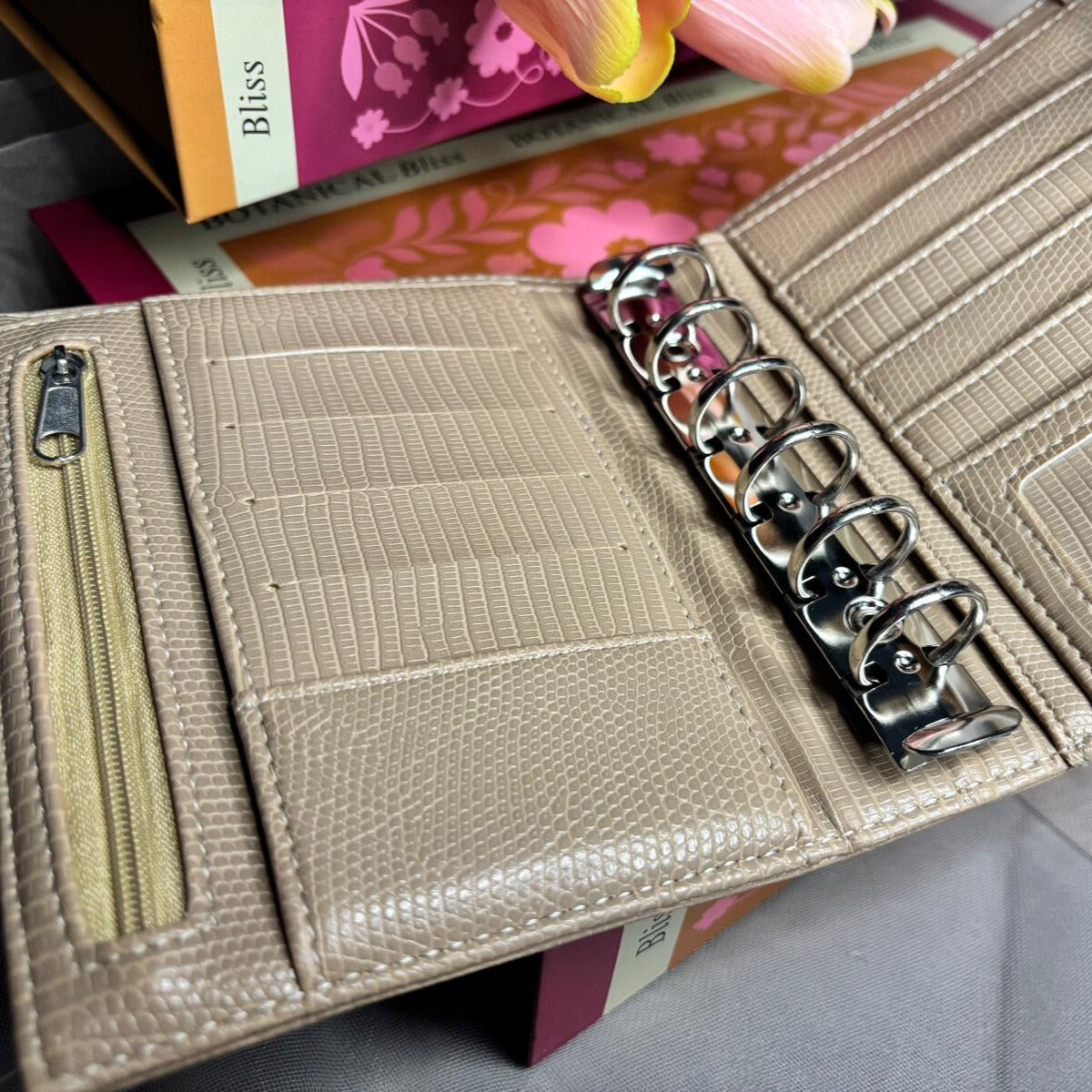 A7 Lizard Binder