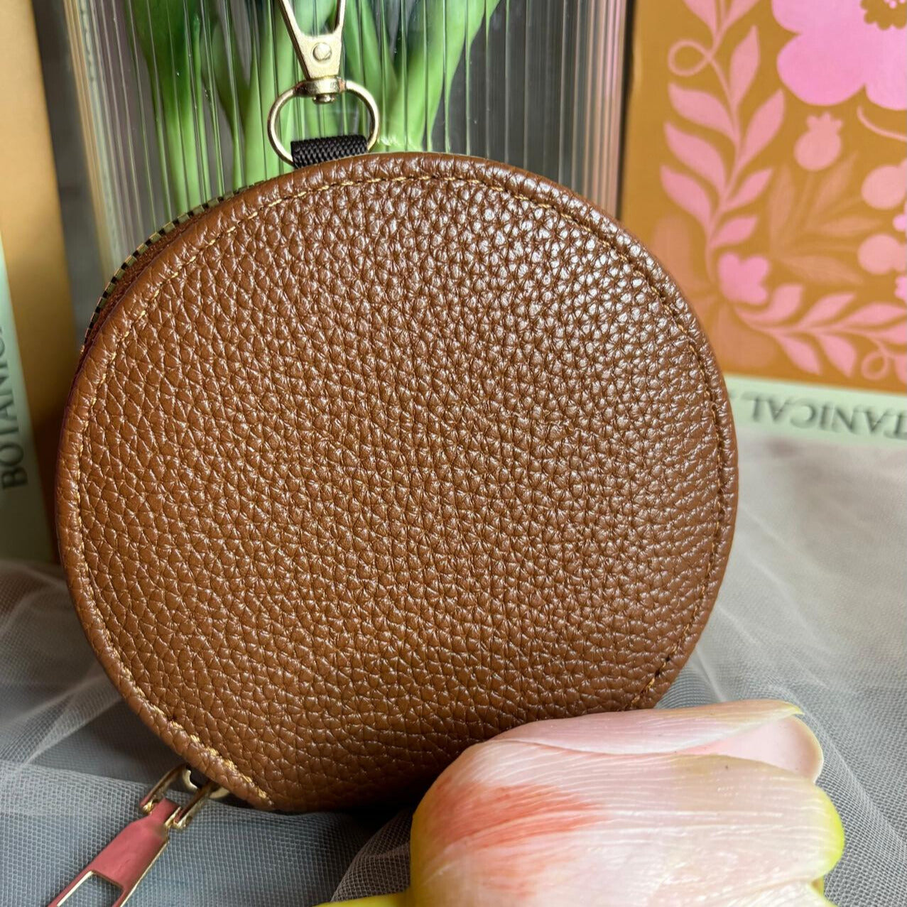 Rond portemonneetje met hanger